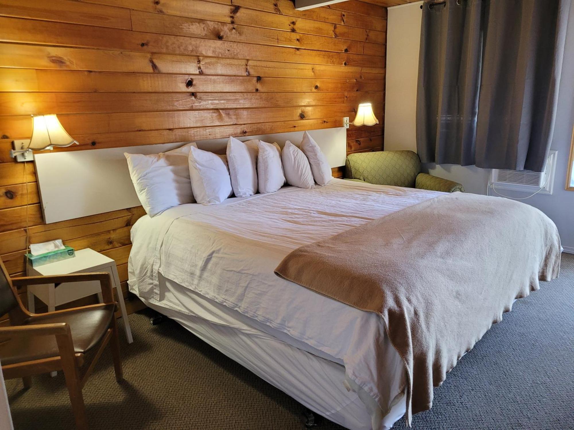 Pines Motel Sicamous Eksteriør bilde