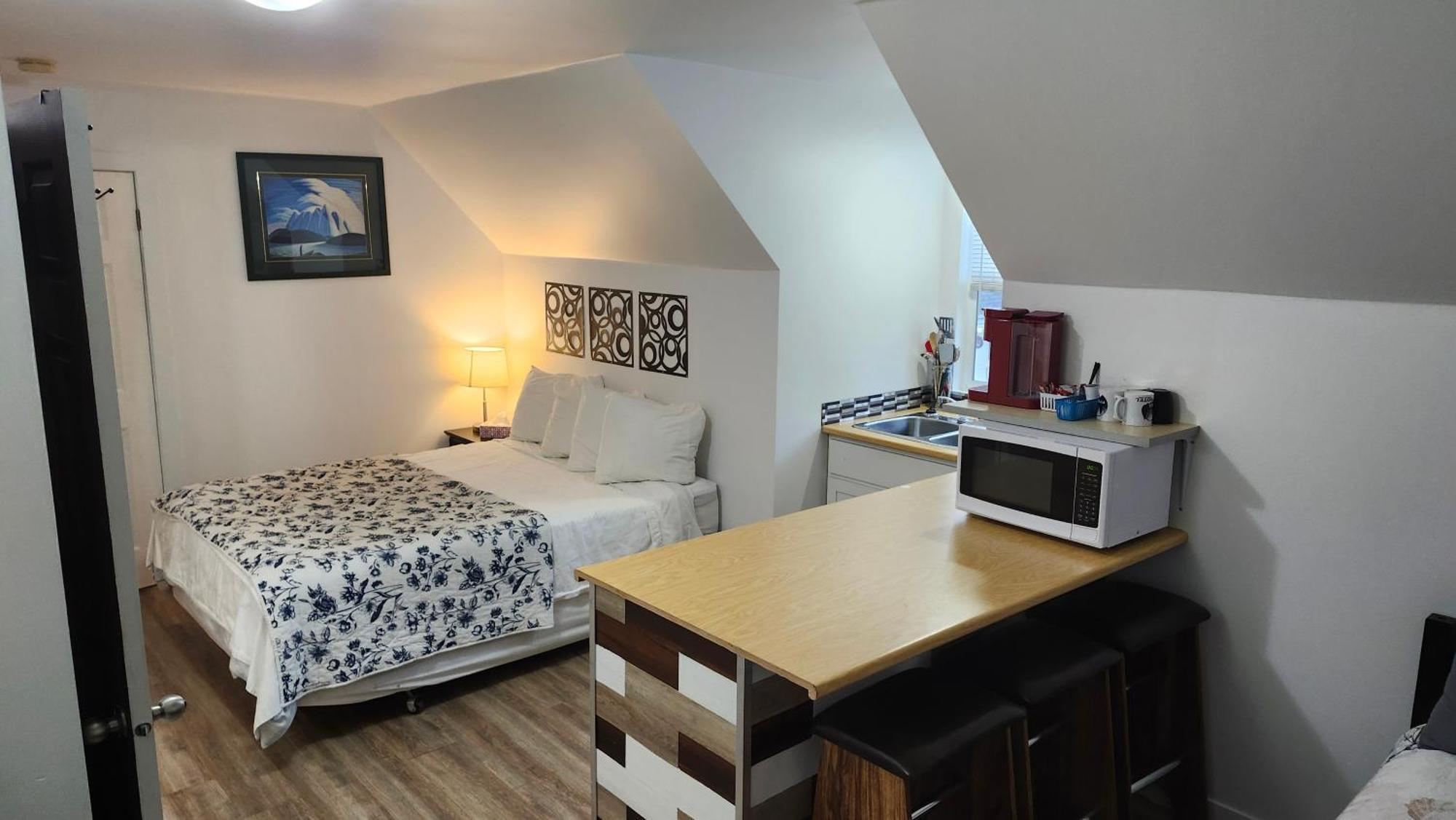 Pines Motel Sicamous Eksteriør bilde